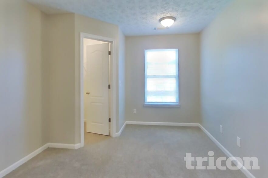 Building Photo - 6300 Ellenwood Dr