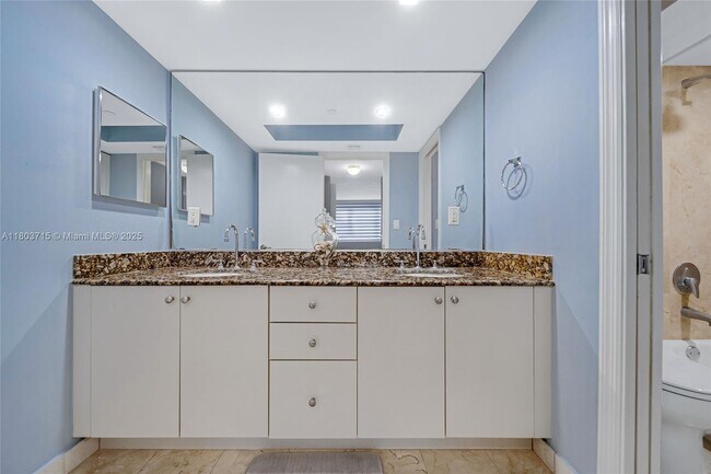 Building Photo - 6917 Collins Ave