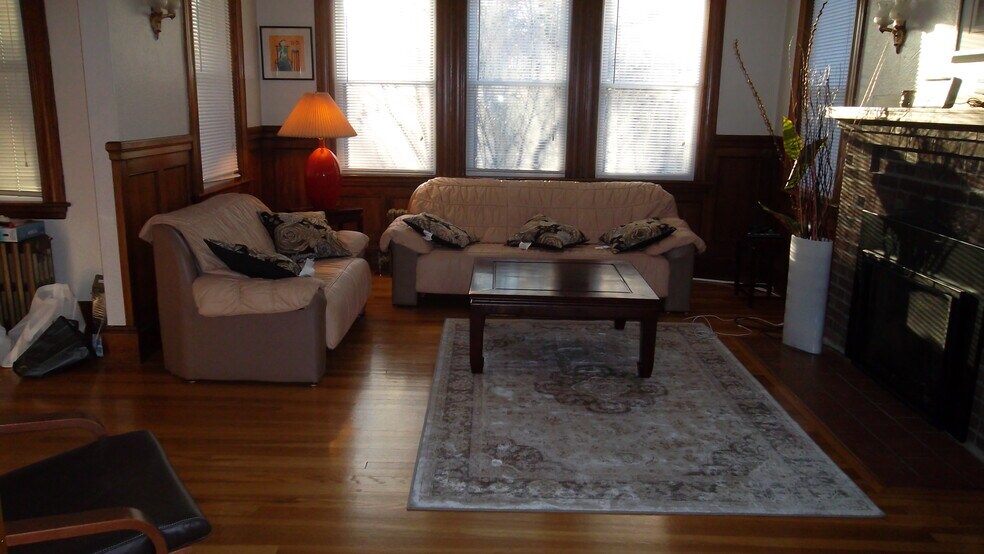 Building Photo - 33 Greycliff Rd