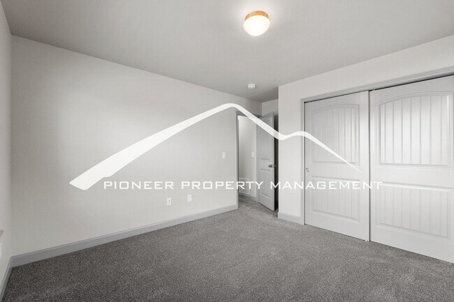 Building Photo - 4 Bed + Office, 2.5 Bath Lorson Ranch Home with Mountain Views & Open Space Behind