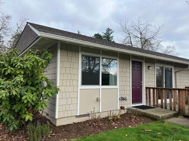 The end unit for rent - 65 NE 19th St