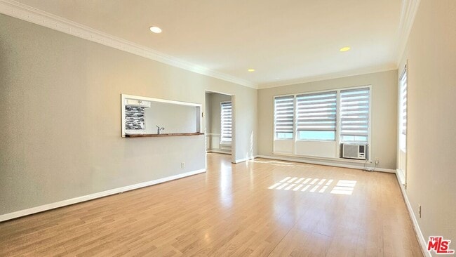 Building Photo - 1022 S Norton Ave