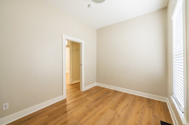 Building Photo - NOW AVAILABLE!!!  Charming, Renovated 2 Bed, 1 Bath East Nashville Home, Minutes to Five Points &...