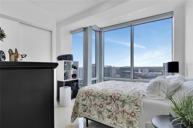 Building Photo - 150 E Robinson St