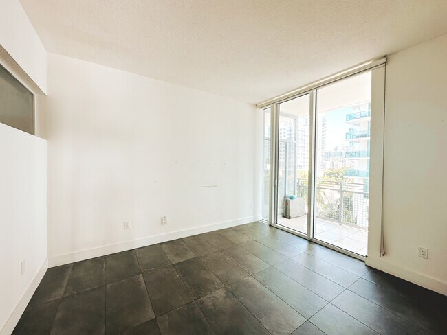 Building Photo - 350 NE 24th St