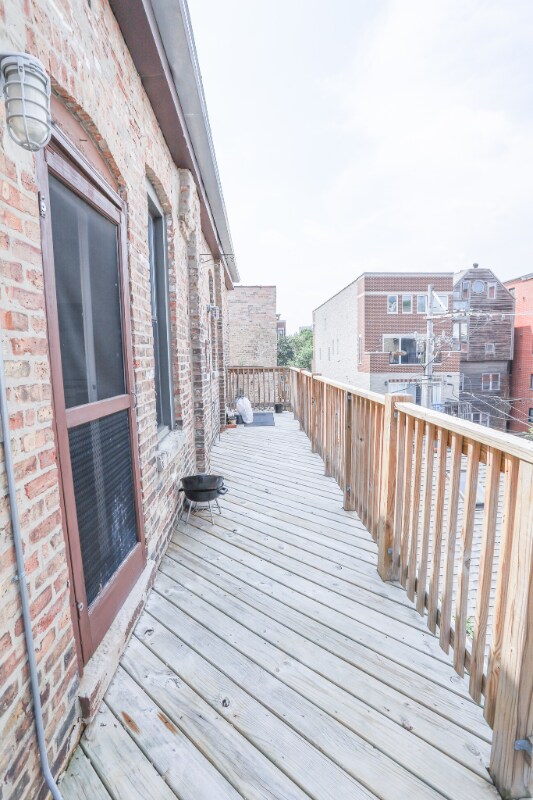 Building Photo - 836 W Cornelia Ave