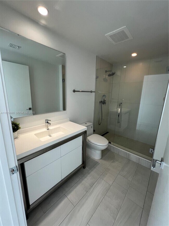 Building Photo - 2000 Metropica Wy