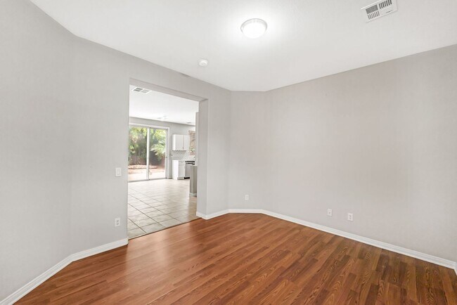 Building Photo - SUMMERLIN HOME, 3 BEDROOMS, LARGE BACKYARD, MINUTES FROM DOWNTOWN SUMMERLIN