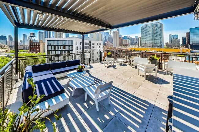 Building Photo - 525 N Halsted St