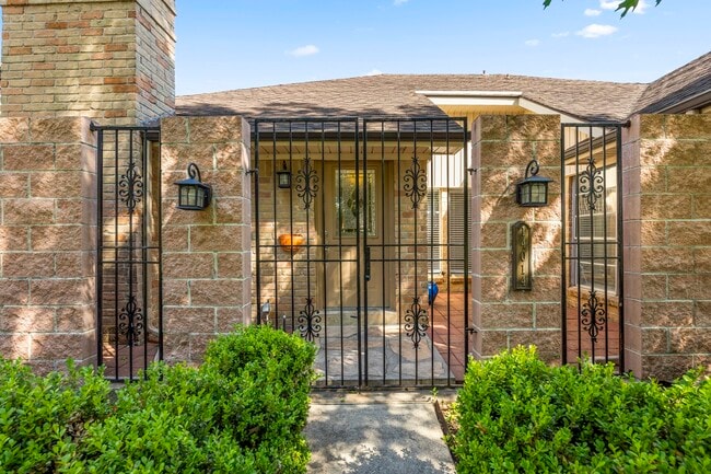 Building Photo - 14014 Briar Pl Dr