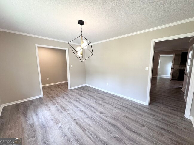 Building Photo - 304 Pinewood Dr