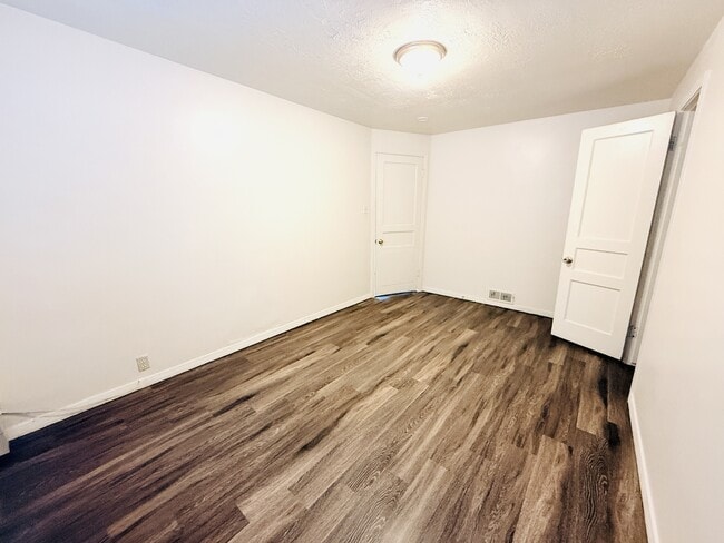 Building Photo - 709 Darling St