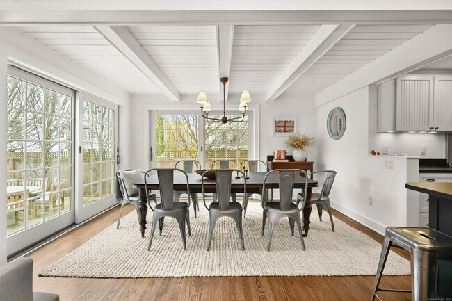 Building Photo - 104 Roton Ave