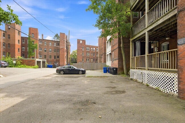 Building Photo - 9 Strathmore Rd