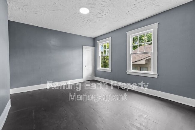 Building Photo - 963 3rd St W