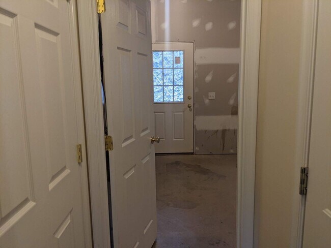 Building Photo - 3 Bedroom Townhouse for Rent in Waynesboro!