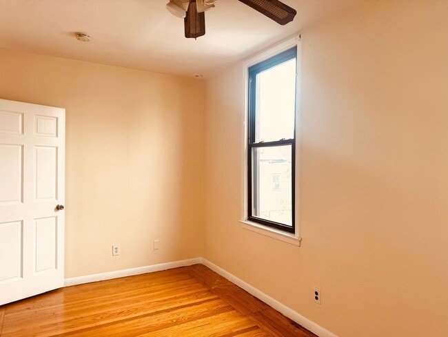 Building Photo - 549 61st St