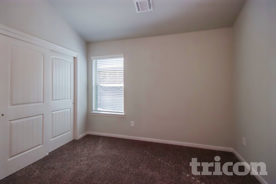Building Photo - 9838 Gln Brk Ln