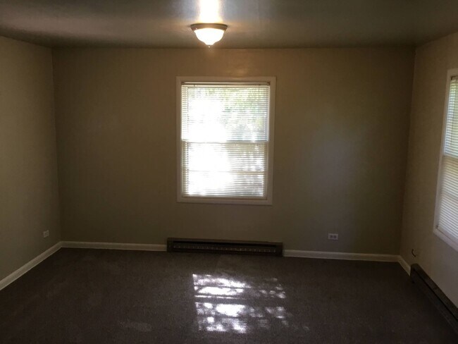 Building Photo - 5 Bedroom House in Southeast Eugene