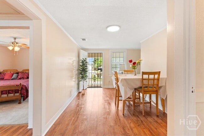 Building Photo - 1514 Augusta Ave