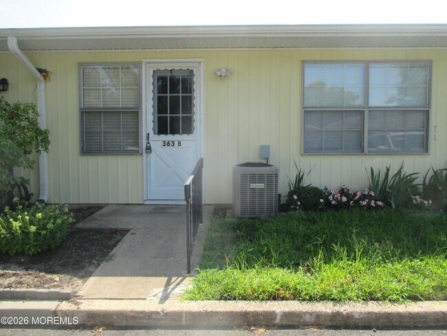 Building Photo - 363B Chesterfield Ct