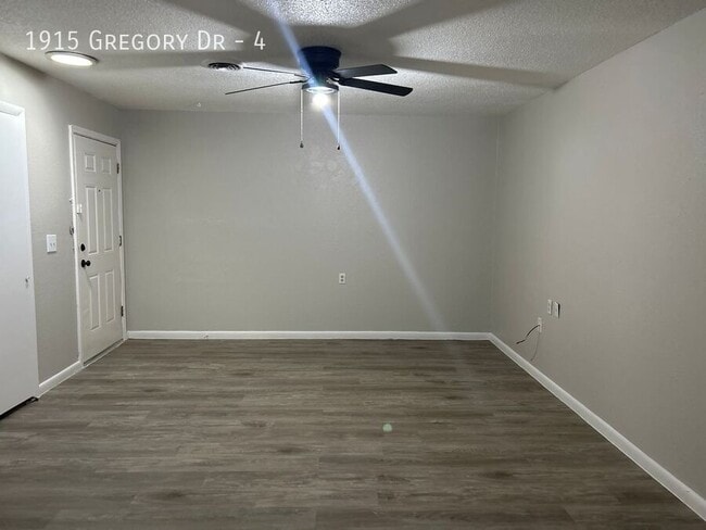 Building Photo - 1915 Gregory Dr