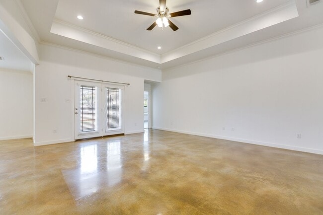Building Photo - 5918 Southampton Pl