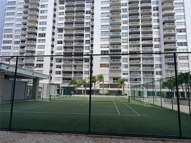 Building Photo - 18031 Biscayne Blvd