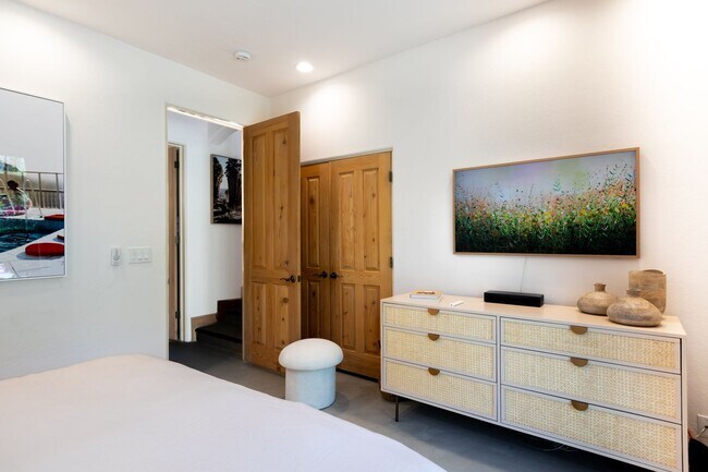 Building Photo - Luxury Oasis in Palm Springs Retreat