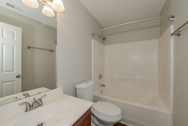 Building Photo - 125 Firelight Ct