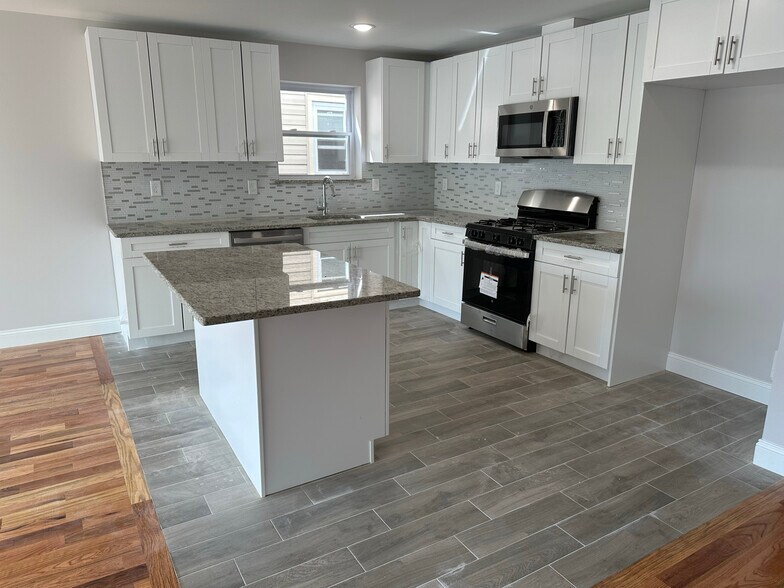 Building Photo - 887 S 14th St