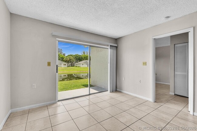Building Photo - 1020 Lake Victoria Dr