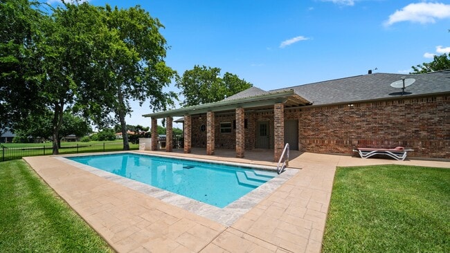 Building Photo - 118 Hillsborough Dr W
