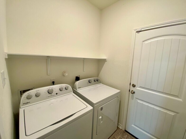 Building Photo - 344 Blacktail Dr