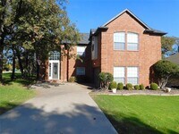 Building Photo - 2765 Fernwood Dr