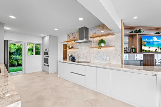 Building Photo - 1725 NE 23rd Ave