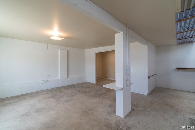 Building Photo - 1BR 2BA (One Bath is ADA ACCESSIBLE) W/2 A...