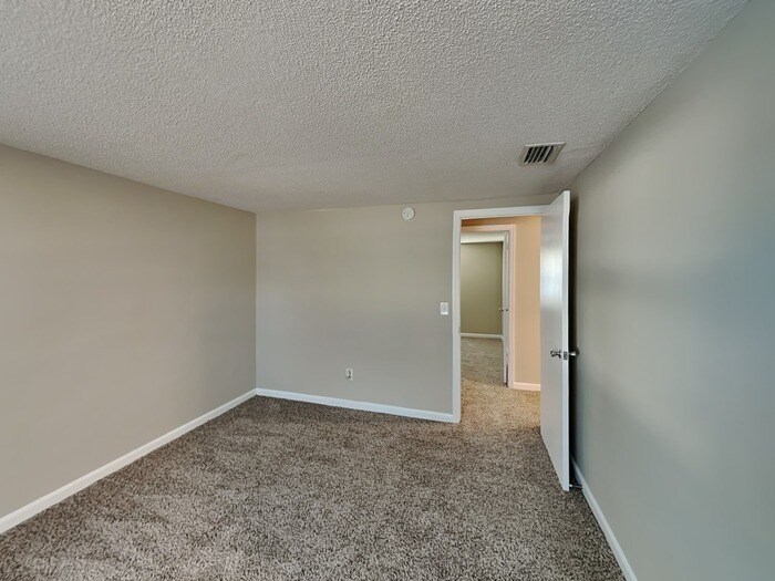 Building Photo - 2816 Commanche Ave