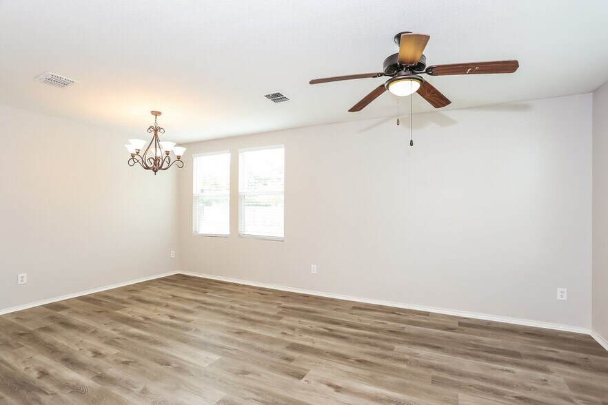Building Photo - 9113 Troy Dr
