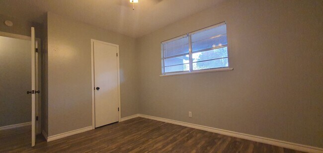 Building Photo - LOVELY 3 bedroom 2 bath home COMING SOON!