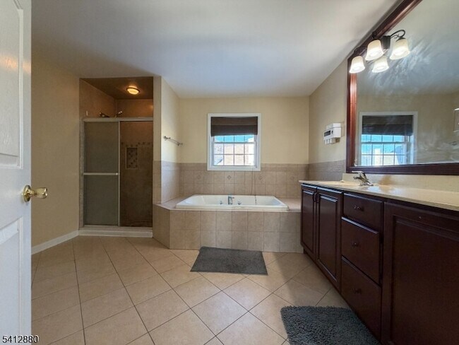 Building Photo - 105 Churchill Ave