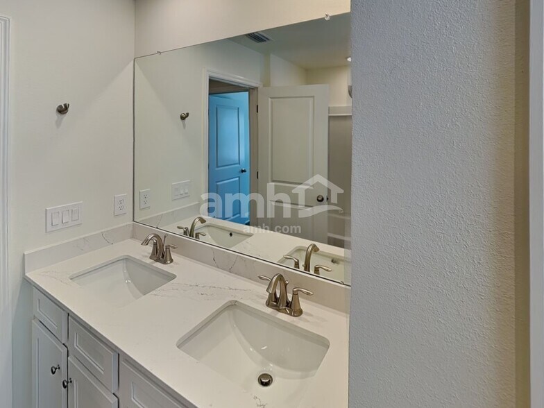 Building Photo - 972 Grafton Ridge Dr