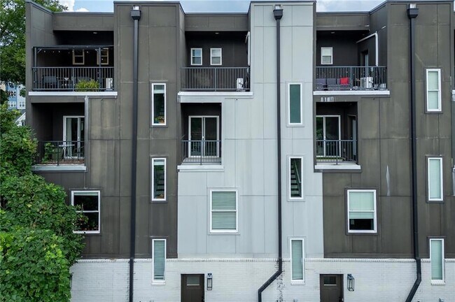 Building Photo - 456 Parkway Dr NE