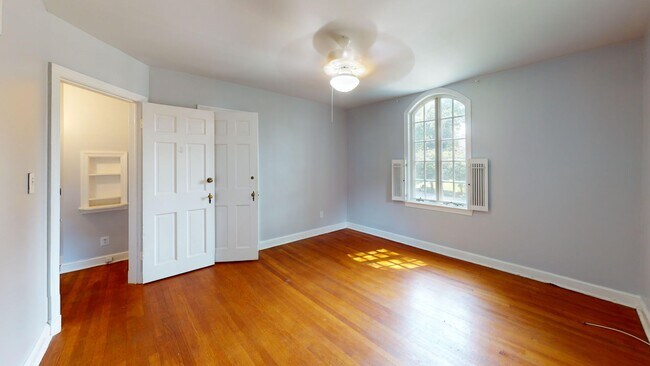 Building Photo - Spacious Three Bedroom Silver Spring House...