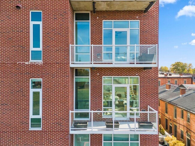 Building Photo - 1145 N High St