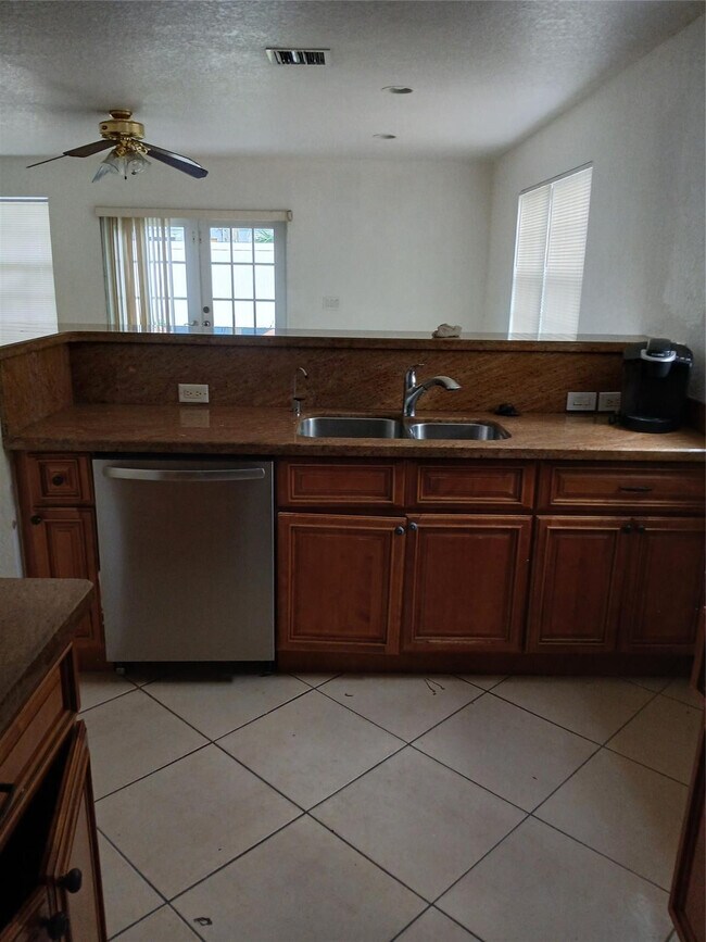 Building Photo - 514 NW 3rd Ave