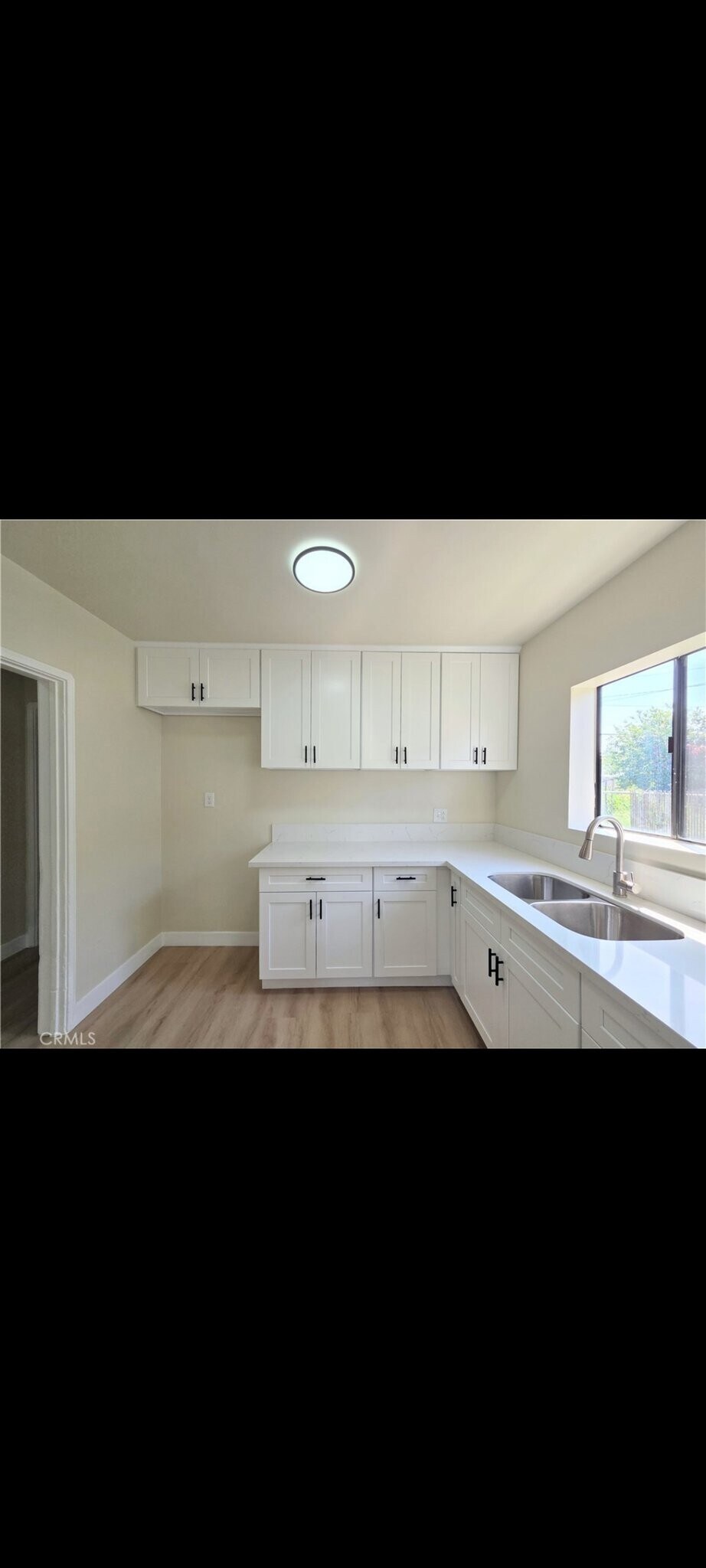 Building Photo - 5552 Lewis Ave