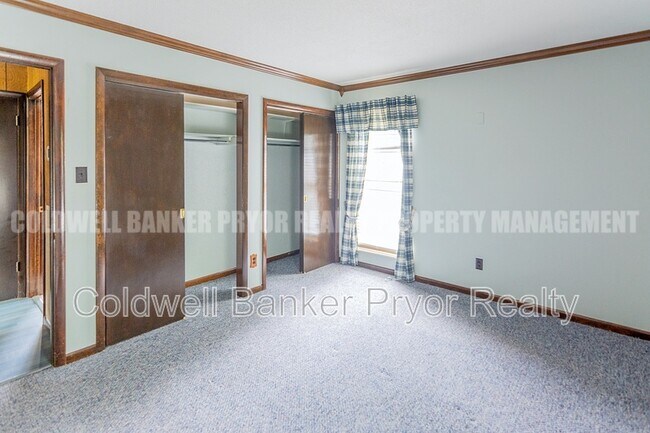 Building Photo - 165 Lakeshore Ct