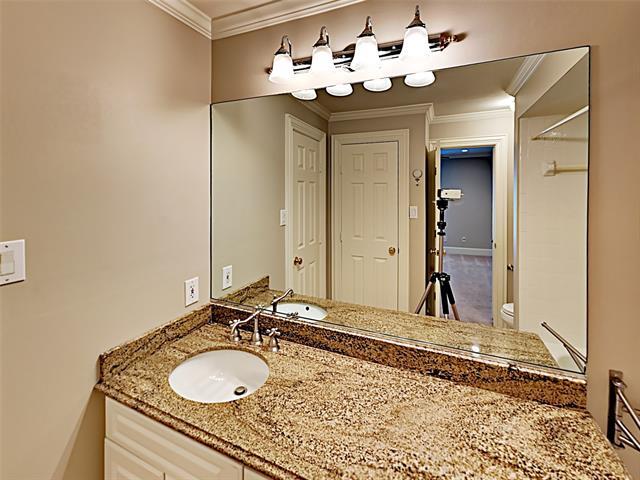 Building Photo - 7640 W Greenway Blvd