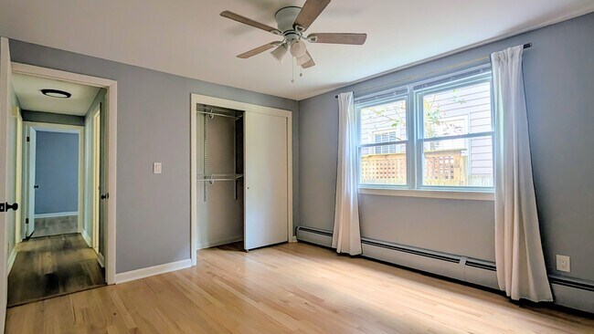 Building Photo - Hamden first floor apartment